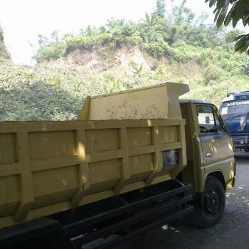 Truk Angkut Pasir
